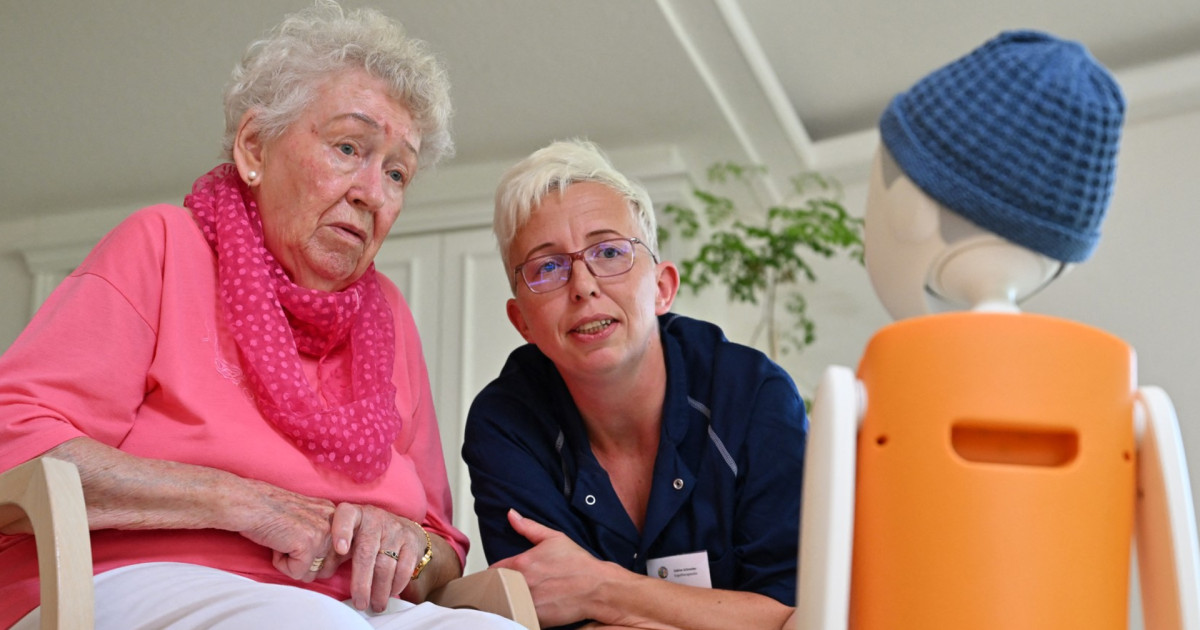 Tehnologia AI și robotica sunt testate în Franța pentru sprijinirea pacienților cu Alzheimer