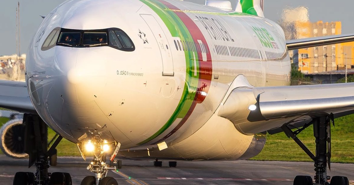 Prețul kerosenului crește exploziv, forțând companiile aeriene către fuziuni și preluări