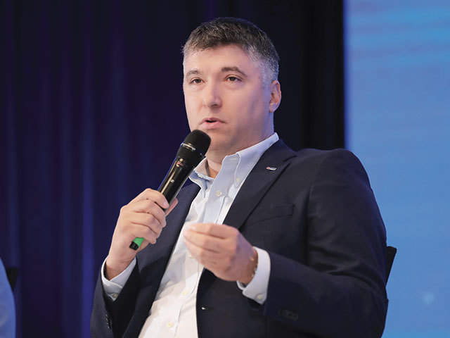 Implementarea neorganizată a inteligenței artificiale crește costurile companiilor, avertizează experții IT