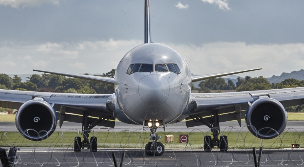 Prețul la kerosen atinge niveluri istorice și forțează fuziunile în industria aviației