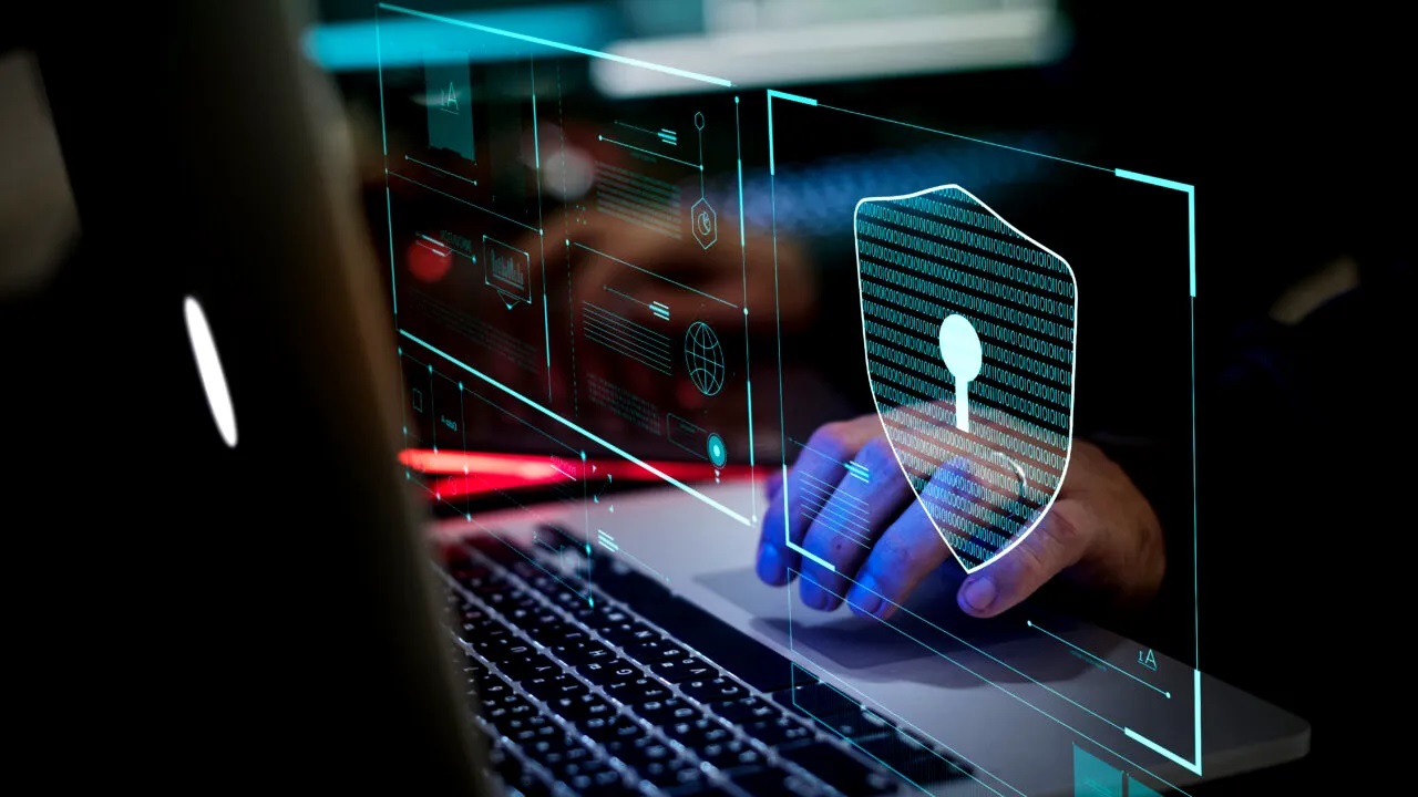 Fraudă masivă cu inteligență artificială la cea mai mare bancă din Italia: 95 de milioane de euro pierdute