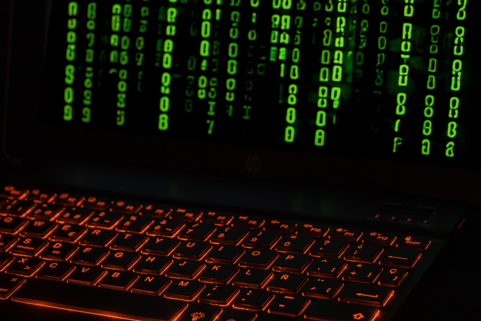 Fraudă masivă prin inteligență artificială: 95 de milioane de euro furate de la Fideuram