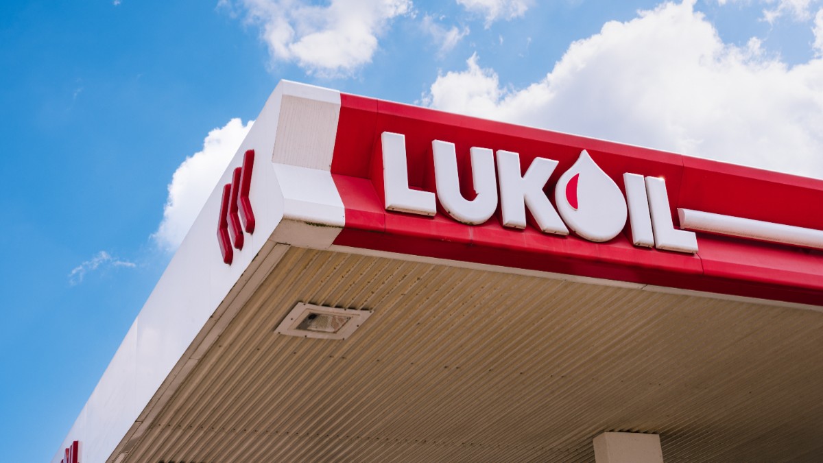 Gigantul petrolier Lukoil riscă preluarea de către statul rus în urma sancțiunilor SUA