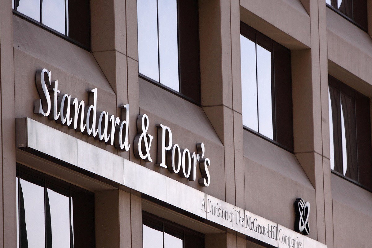 S&P decide săptămâna aceasta dacă păstrează România la limita calificativului de investiții