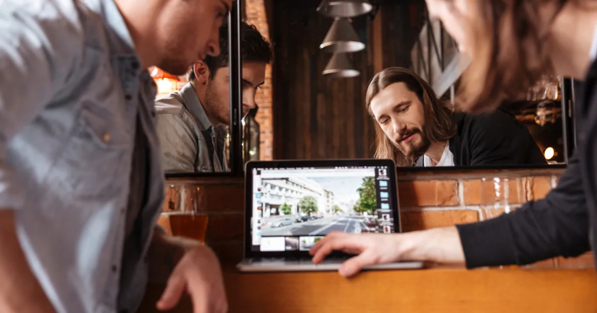 Atacuri de tip „watering hole”: Hackerii compromit site-uri de încredere pentru a fura date