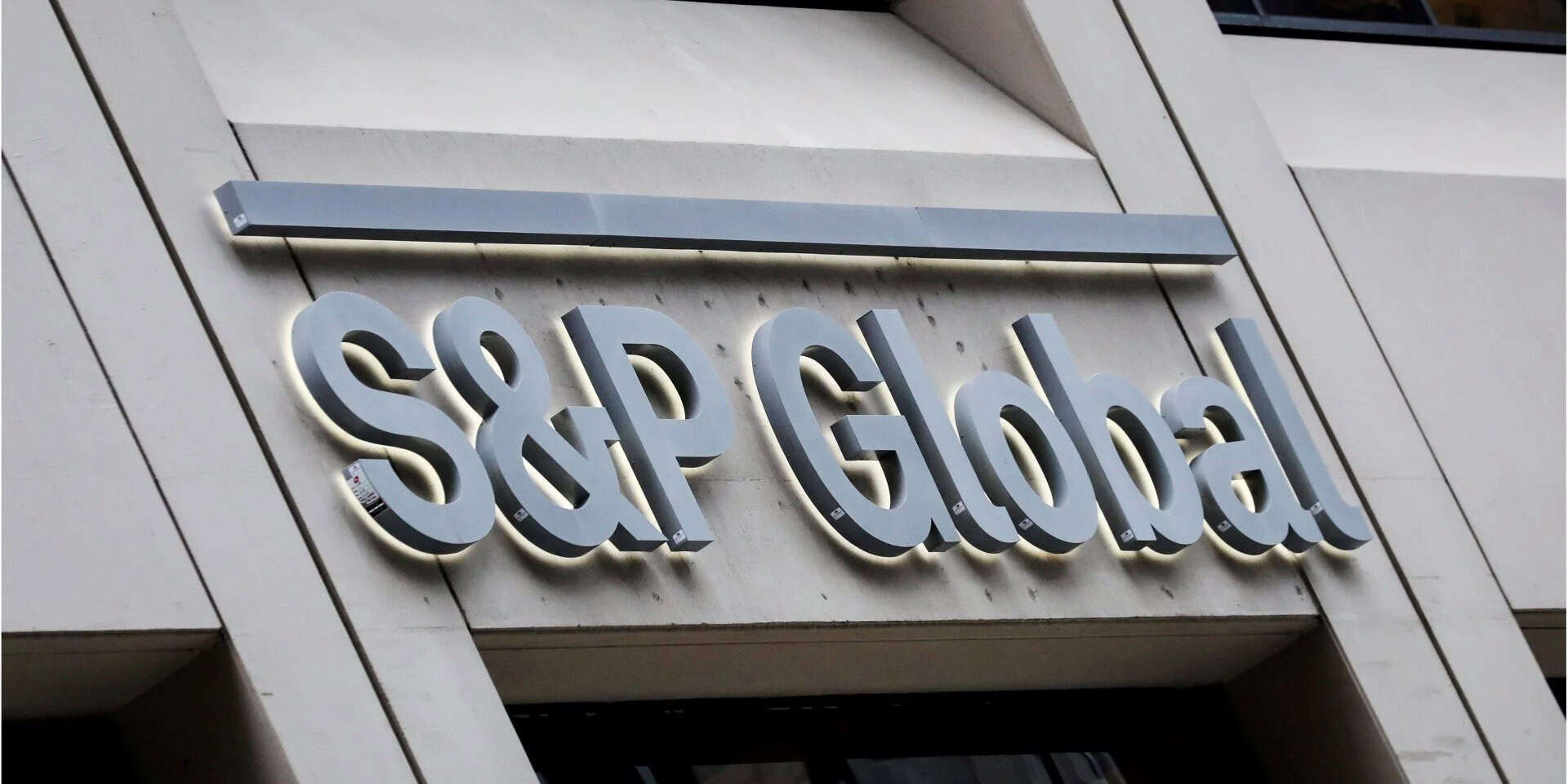 Analiza Erste: S&P ar putea menține ratingul României, dar riscul de retrogradare rămâne semnificativ