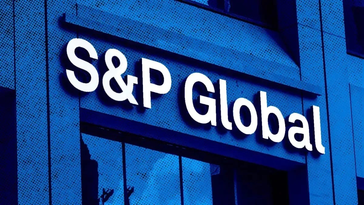 Impactul unei eventuale retrogradări a ratingului României de către S&P asupra creditelor și economiilor
