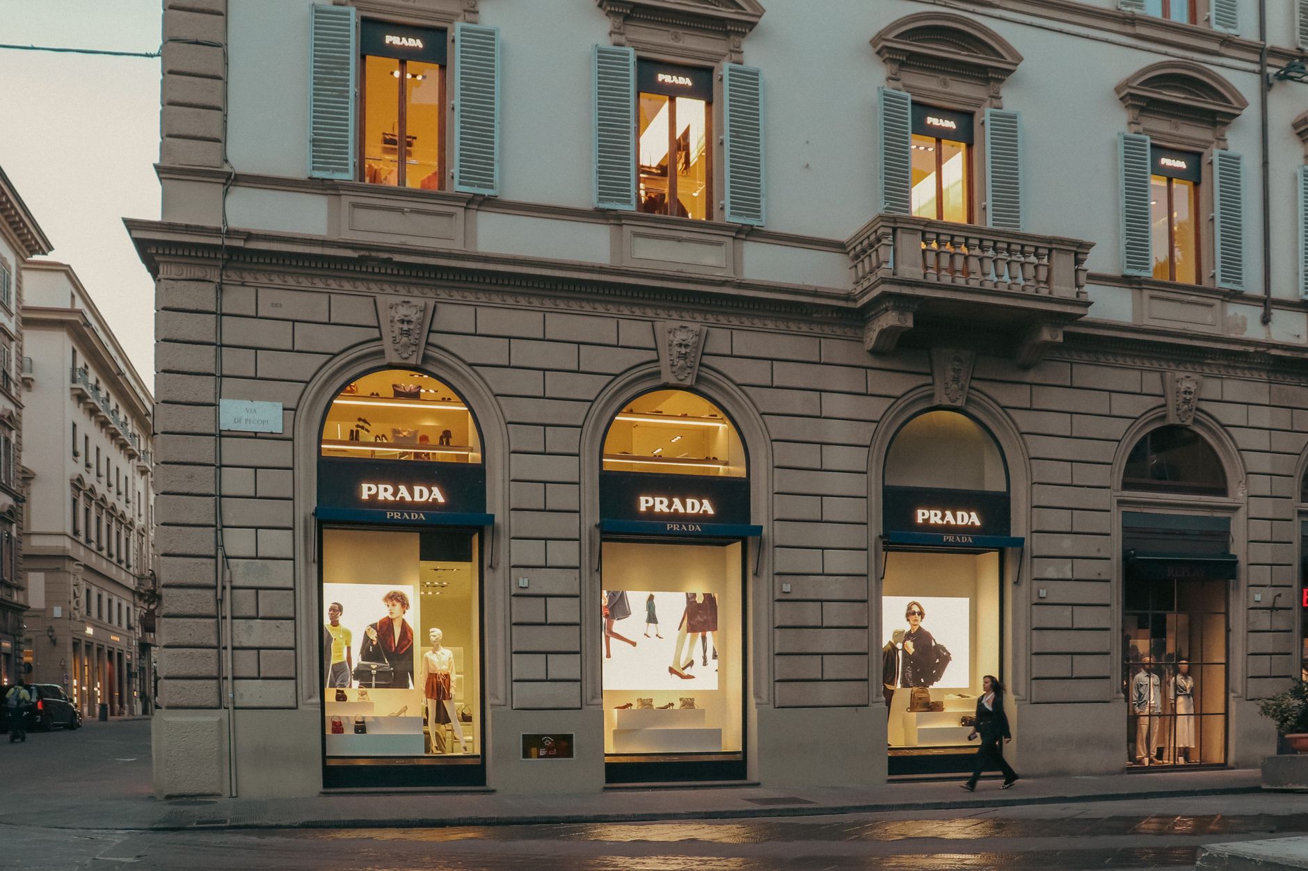 Brandul italian de lux Golden Goose deschide primul magazin propriu în București