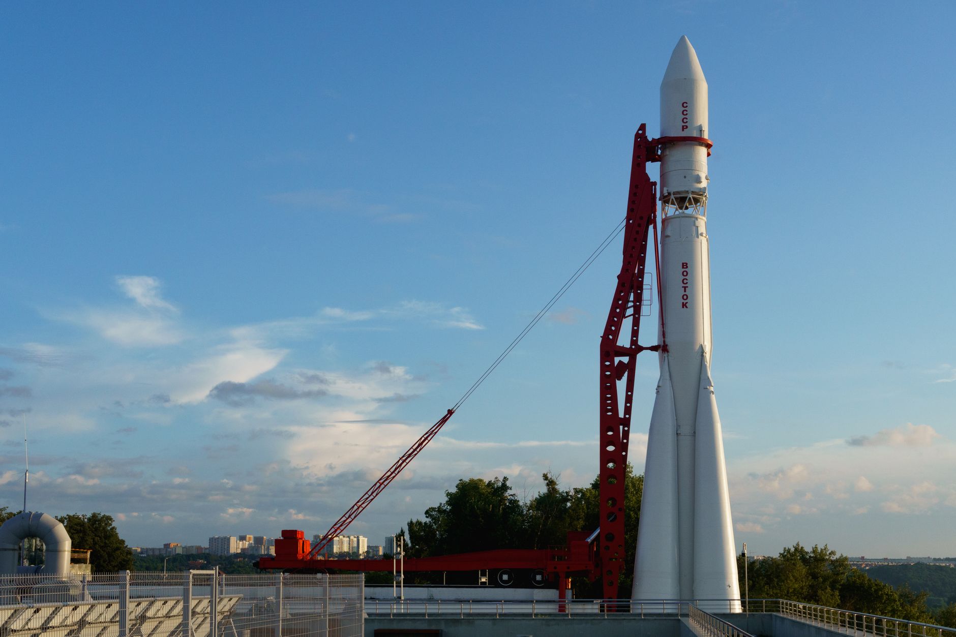 SpaceX testează Starship pe o traiectorie orbitală completă, marcând debutul utilizării comerciale