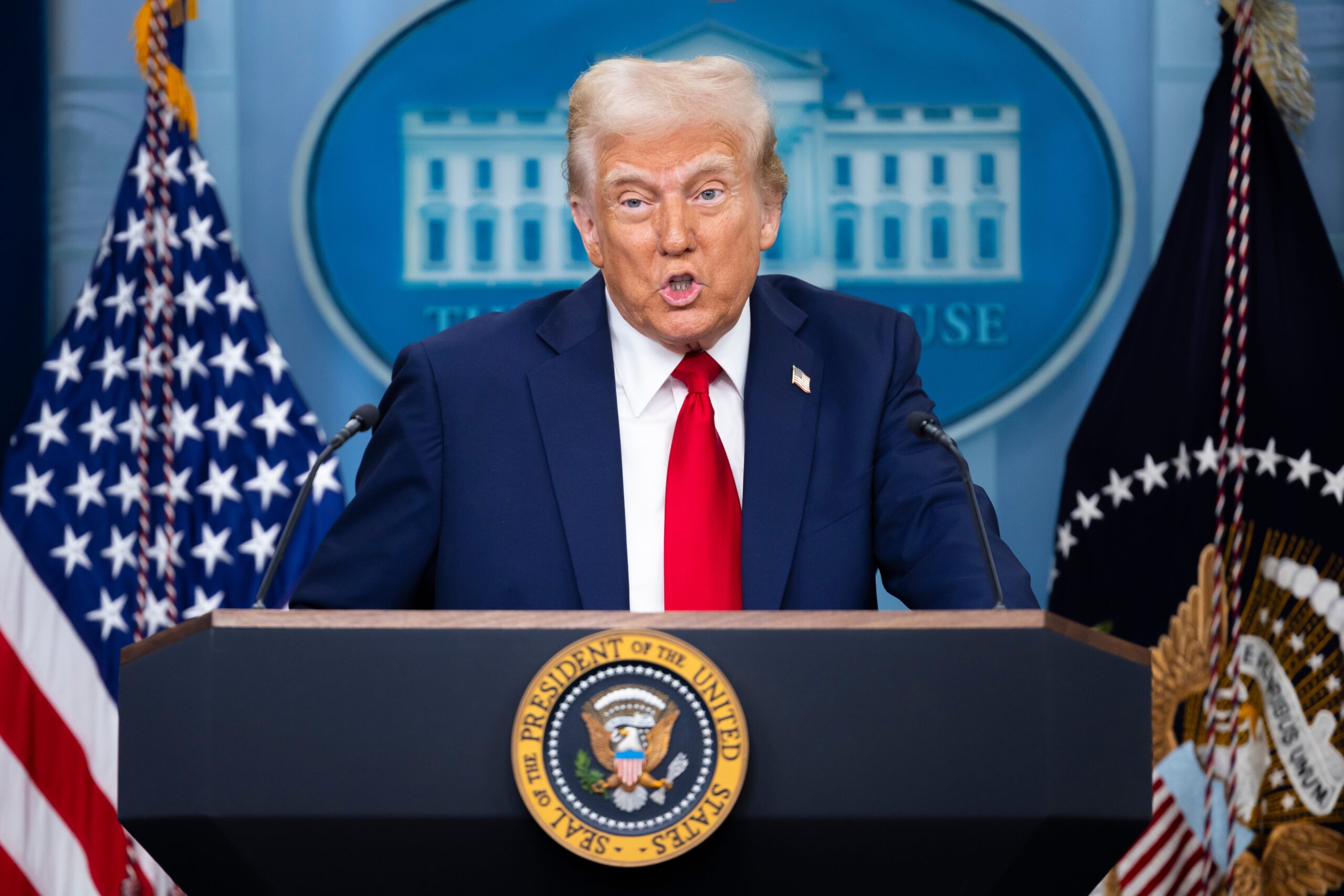 Trump anunță o investiție de 15 miliarde de dolari pentru cea mai mare oțelărie din istoria SUA
