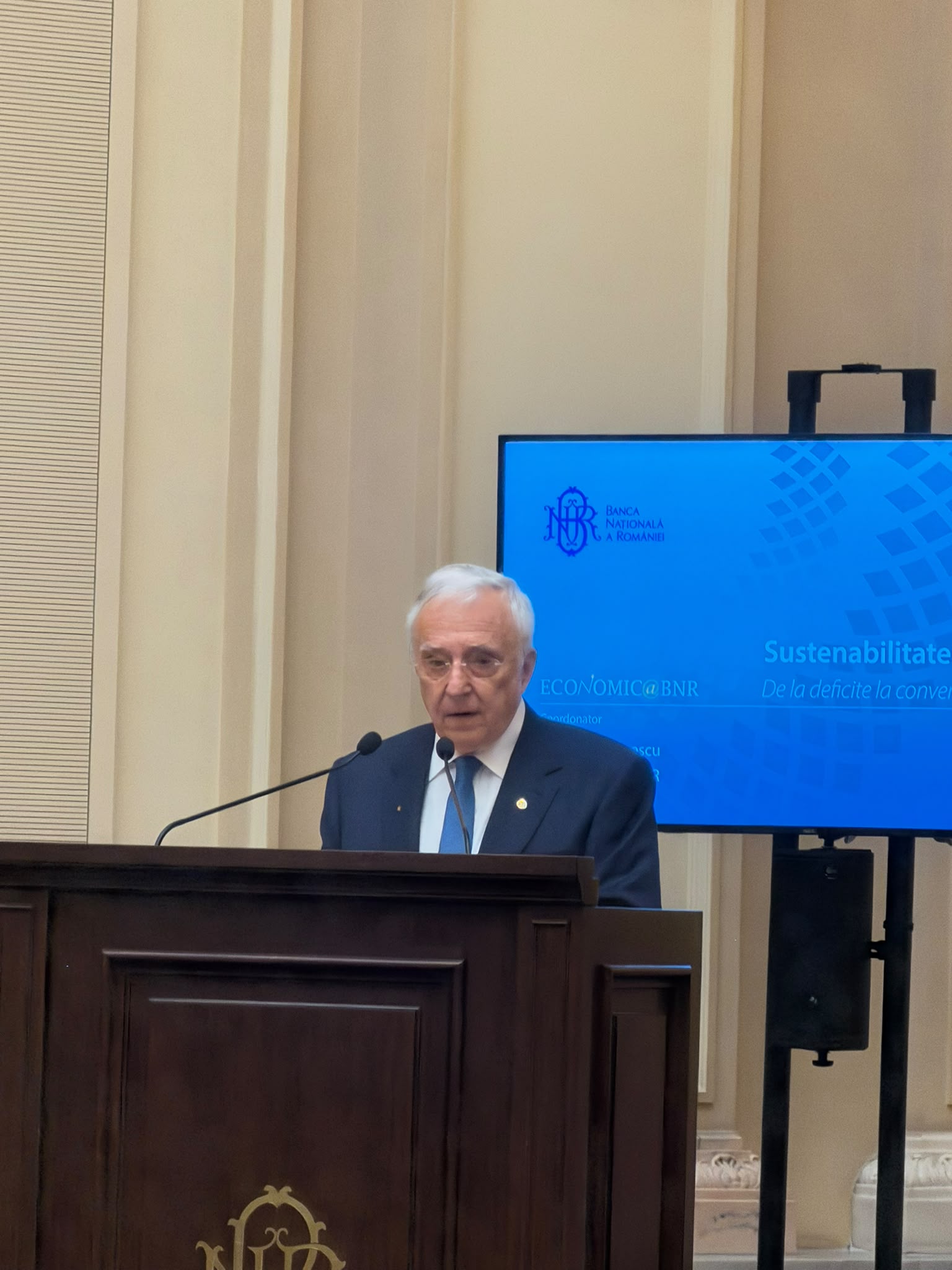 Mugur Isărescu: Consolidarea fiscal-bugetară este vitală pentru credibilitatea economică a României